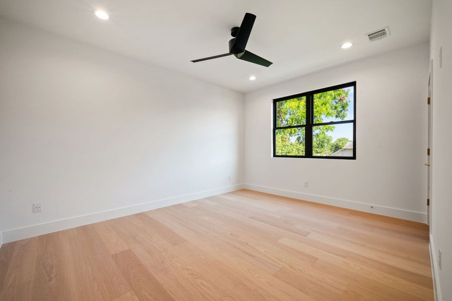 Spacious, unfurnished interior of a new home in , Dallas (Image 20).