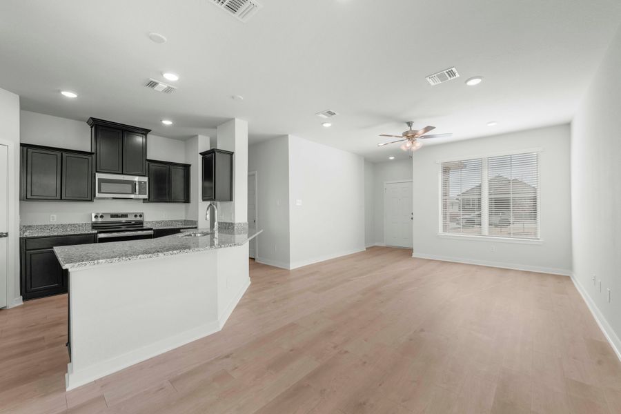 Spacious, unfurnished interior of a new home in South Pointe, Temple (Image 13).