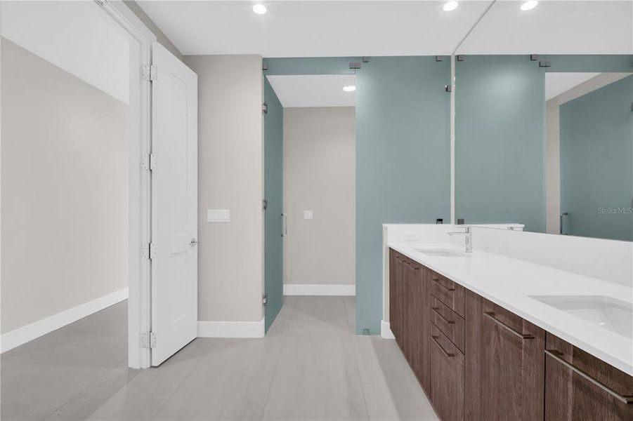 Furnished interior view inside a new home in , St. Petersburg (Image 49).