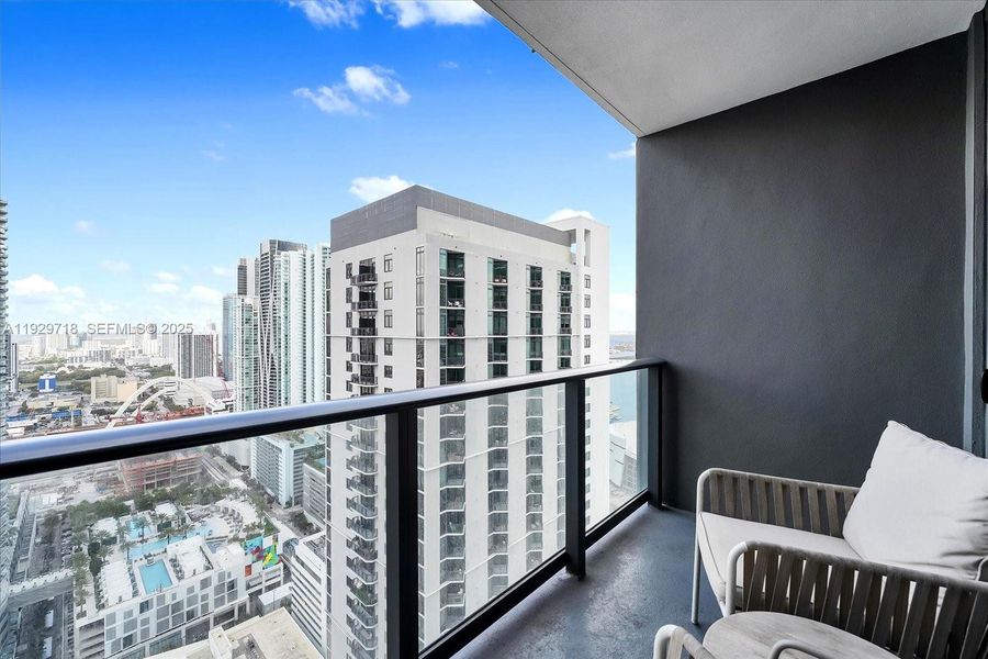 Condo located in Miami, FL showcasing its design and architecture (Image 22).