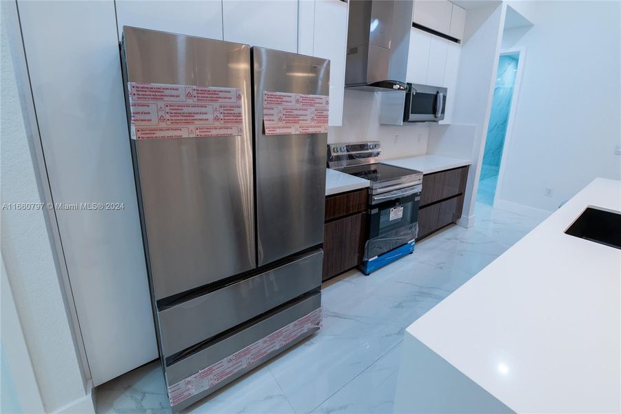 Furnished interior view inside a new home in , Cape Coral (Image 31).