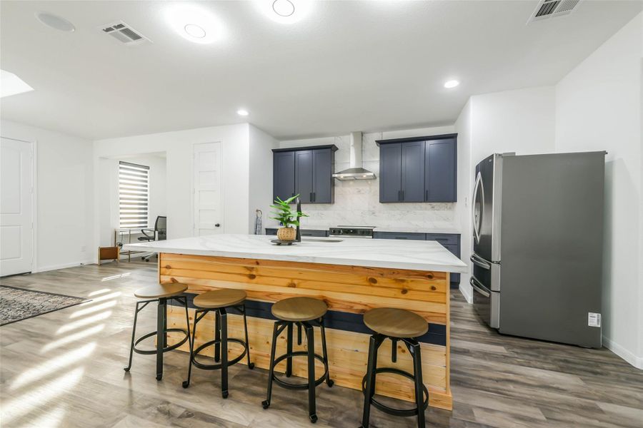 Furnished interior view inside a new home in , Baytown (Image 13).