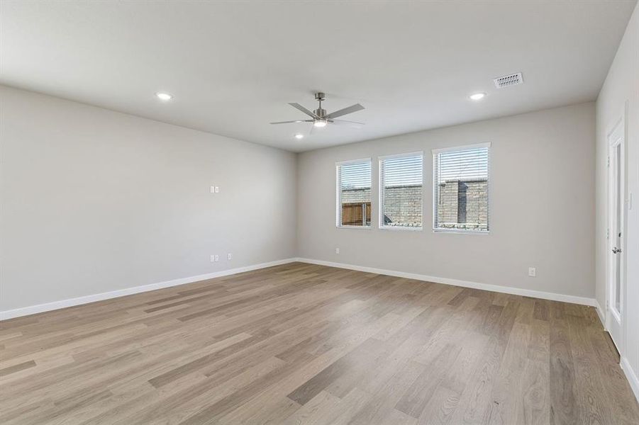 Spacious, unfurnished interior of a new home in Lone Oak, Alvarado (Image 20). Spacious, unfurnished interior of a new home in Lone Oak, Alvarado (Image 20).