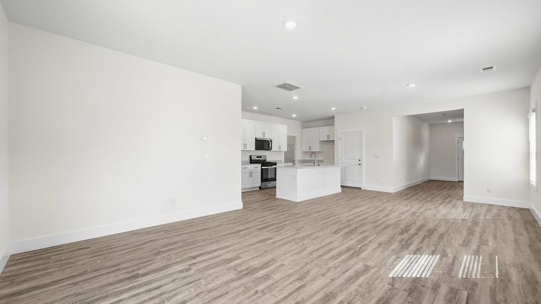Spacious, unfurnished interior of a new home in Fieldcrest Acres, Blountville (Image 18).