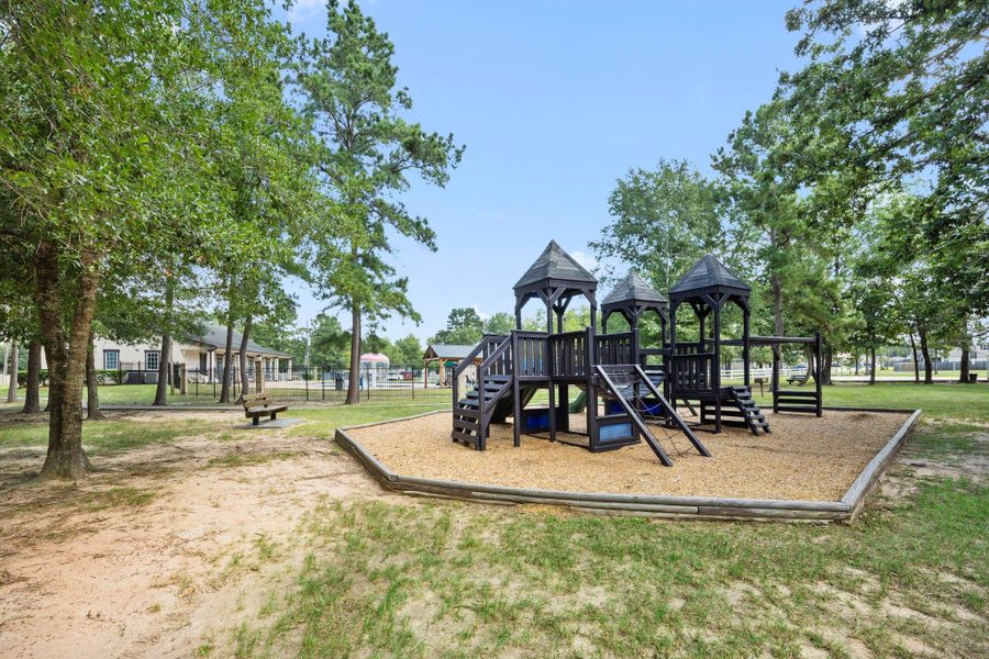 Community amenities in Glen Oaks, Magnolia (Image 37). Community amenities in Glen Oaks, Magnolia (Image 37).