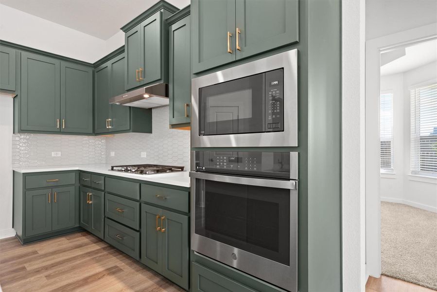 Built-in oven and gas cooktop Built-in oven and gas cooktop