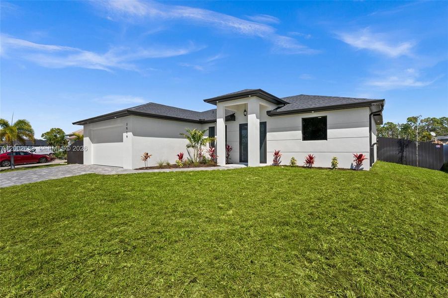Exterior details and patio area of a home in , Cape Coral (Image 22).