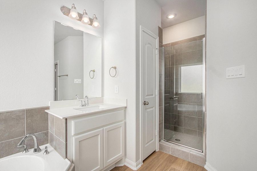 Furnished interior view inside a new home in Columbia Lakes, West Columbia (Image 4).