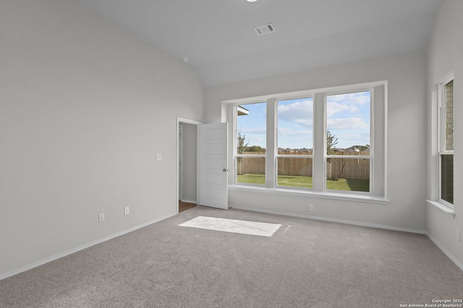 Spacious, unfurnished interior of a new home in Sunflower Ridge, New Braunfels (Image 16). Spacious, unfurnished interior of a new home in Sunflower Ridge, New Braunfels (Image 16).