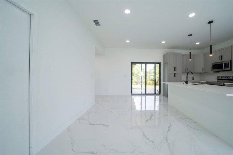 Spacious, unfurnished interior of a new home in , Punta Gorda (Image 27).