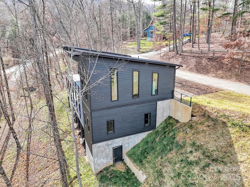 Exterior details and patio area of a home in , Clyde (Image 2).