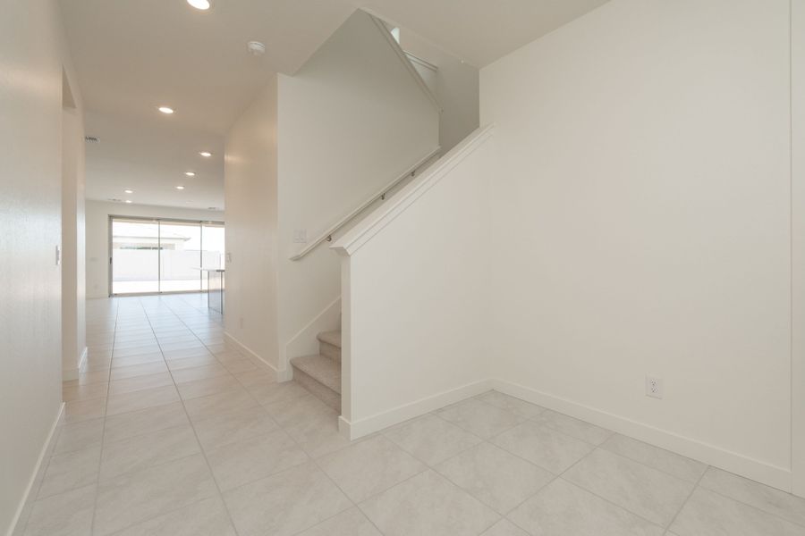 Spacious, unfurnished interior of a new home in Terraza, San Tan Valley (Image 23).