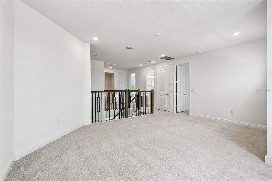Spacious, unfurnished interior of a new home in Hawkstone, Sarasota (Image 35).