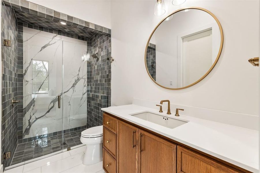 Ensuite guest bathroom on the main floor