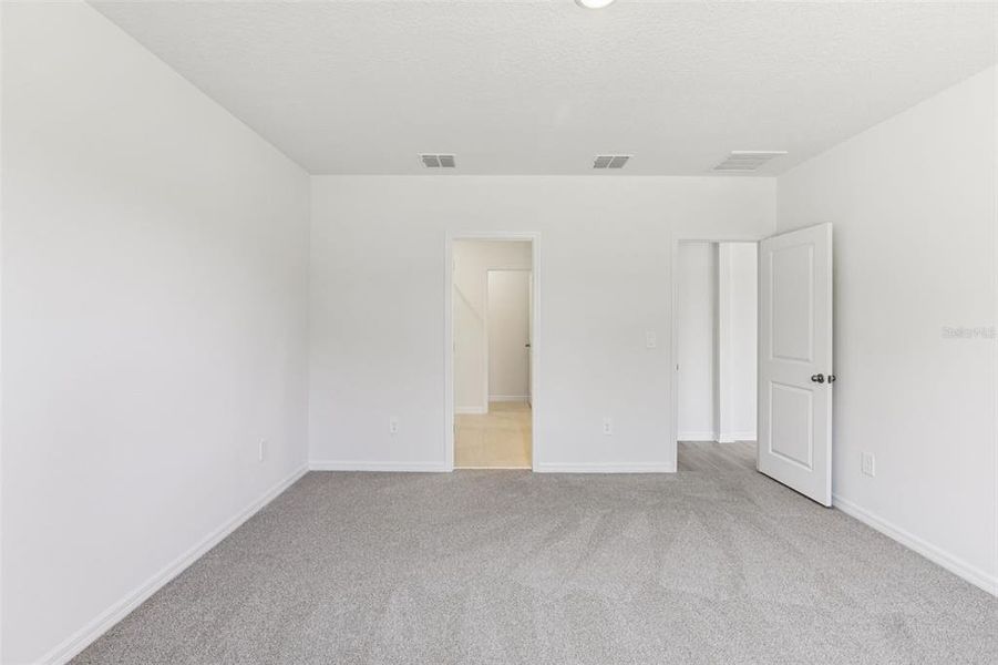 Spacious, unfurnished interior of a new home in Leyland Preserve - Classic Series, Brooksville (Image 32).