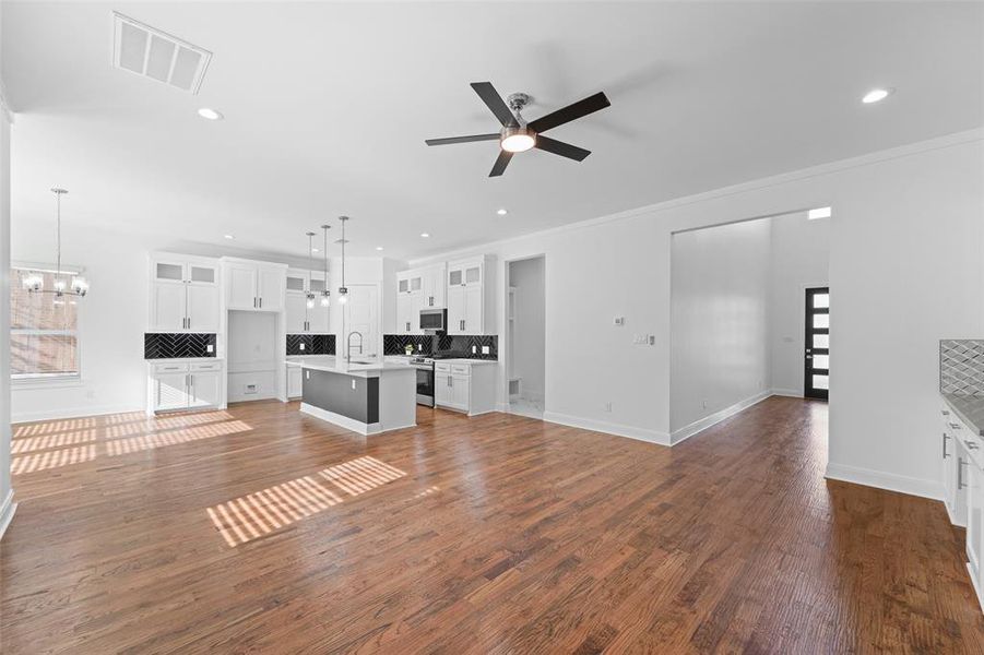 Spacious, unfurnished interior of a new home in , Dallas (Image 28).