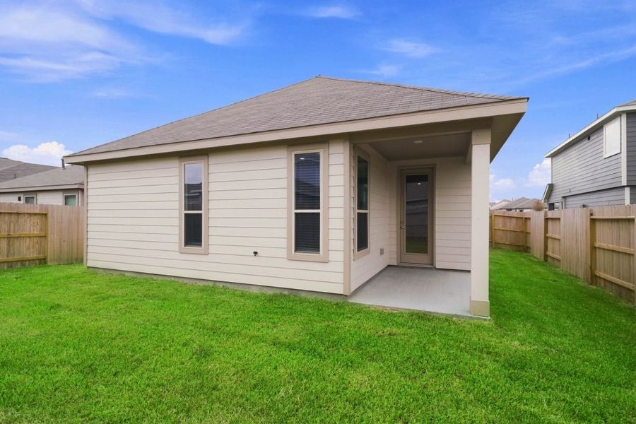 Exterior details and patio area of a home in Glendale Lakes North, Arcola (Image 4).
