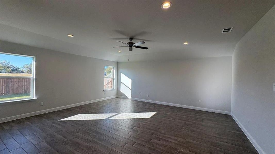 Spacious, unfurnished interior of a new home in Sandstone Estates, Granbury (Image 14). Spacious, unfurnished interior of a new home in Sandstone Estates, Granbury (Image 14).
