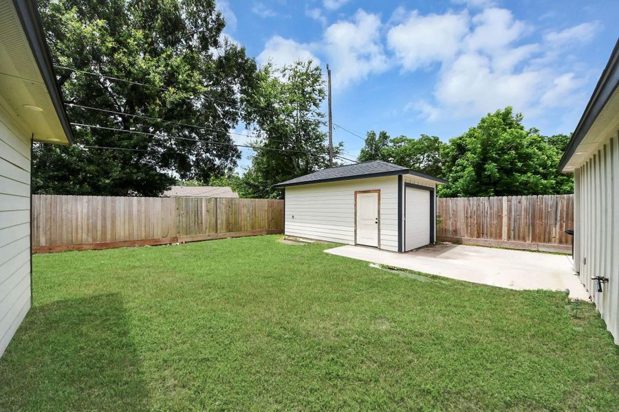 Exterior details and patio area of a home in , Houston (Image 23).
