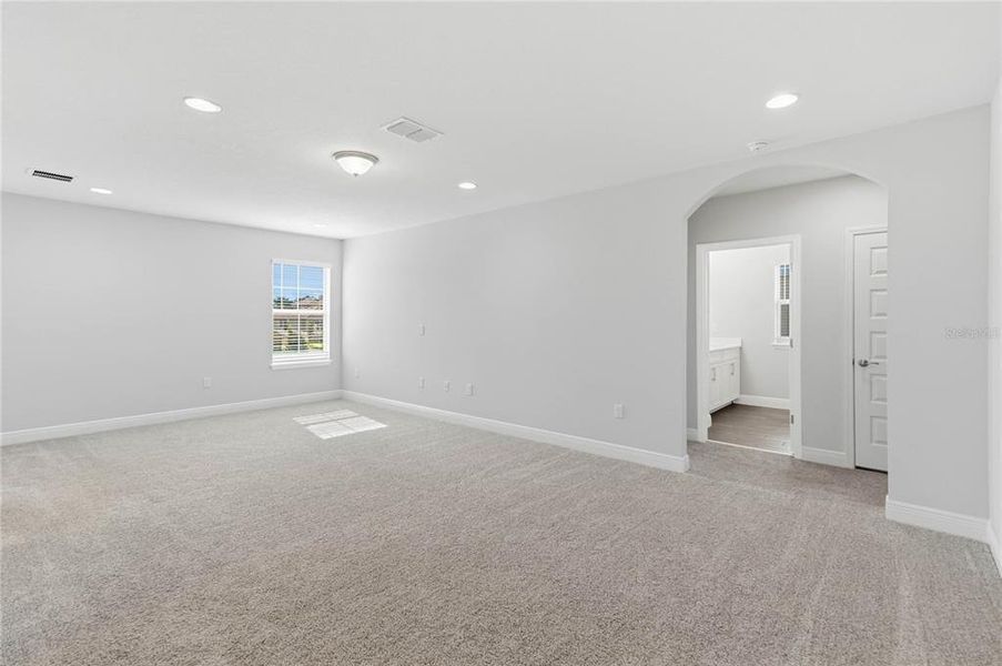 Spacious, unfurnished interior of a new home in , Winter Garden (Image 42).