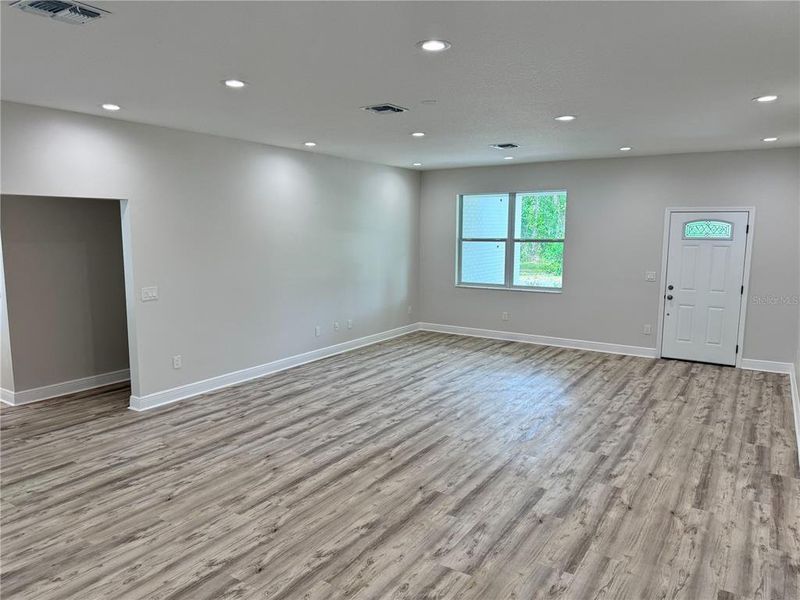 Spacious, unfurnished interior of a new home in , Dade City (Image 26).
