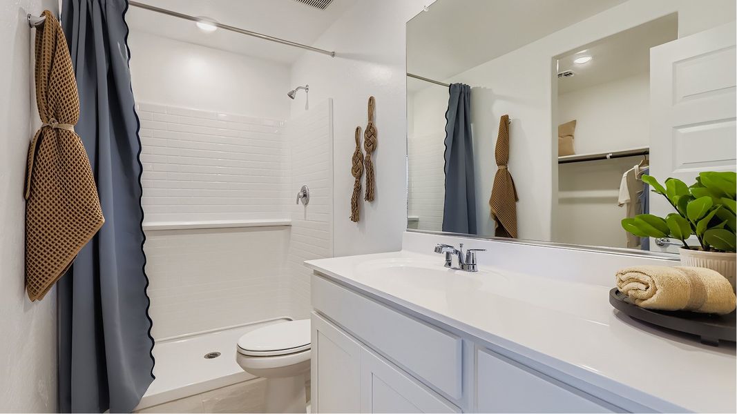 2557 Heather Owners Bath 1of2 F1