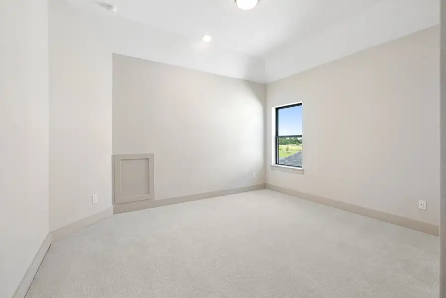 Representative unfurnished interior of a home built from the Westwood by Landon Homes in Dominion Estates, Frisco (Image 26).