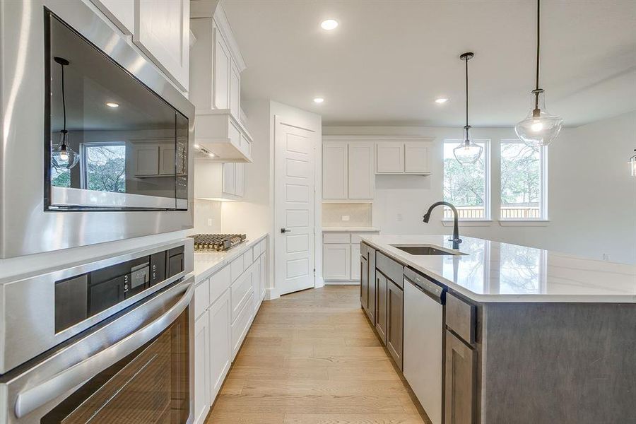 Furnished interior view inside a new home in Terrace Oaks, Arlington (Image 9).