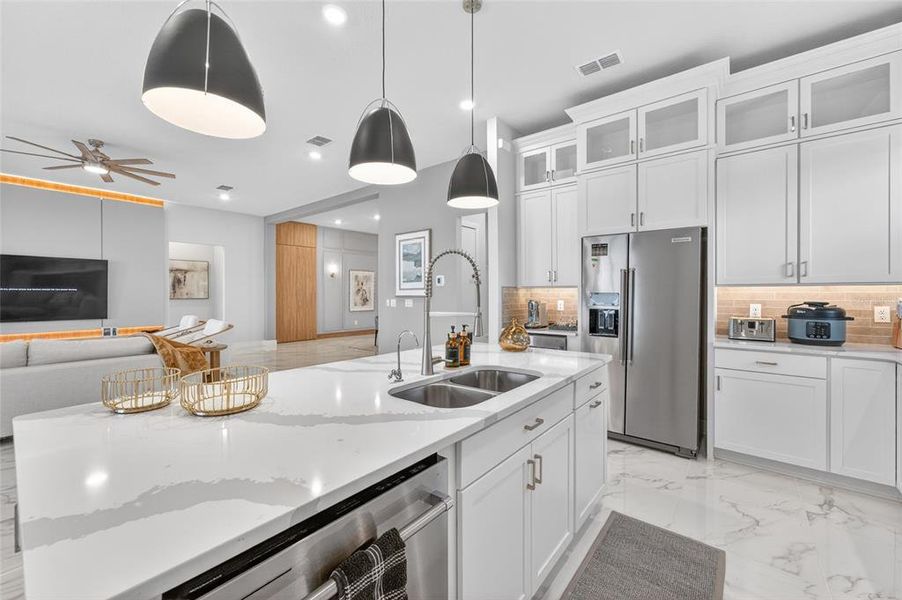 Furnished interior view inside a new home in , Orlando (Image 37).