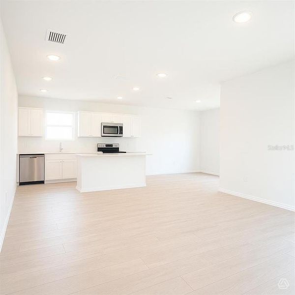 Spacious, unfurnished interior of a new home in Broadleaf, Parrish (Image 5).