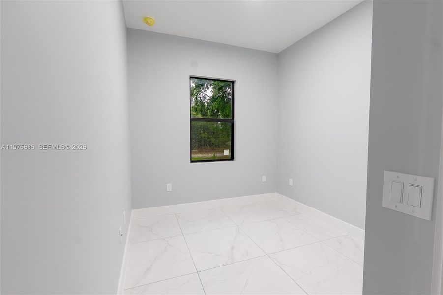 Spacious, unfurnished interior of a new home in , Lehigh Acres (Image 11).