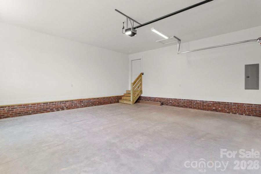 Spacious, unfurnished interior of a new home in , Lincolnton (Image 39).