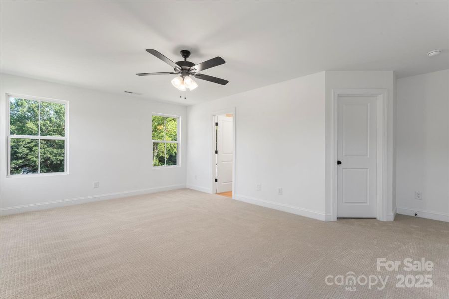 Spacious, unfurnished interior of a new home in , Harrisburg (Image 23).