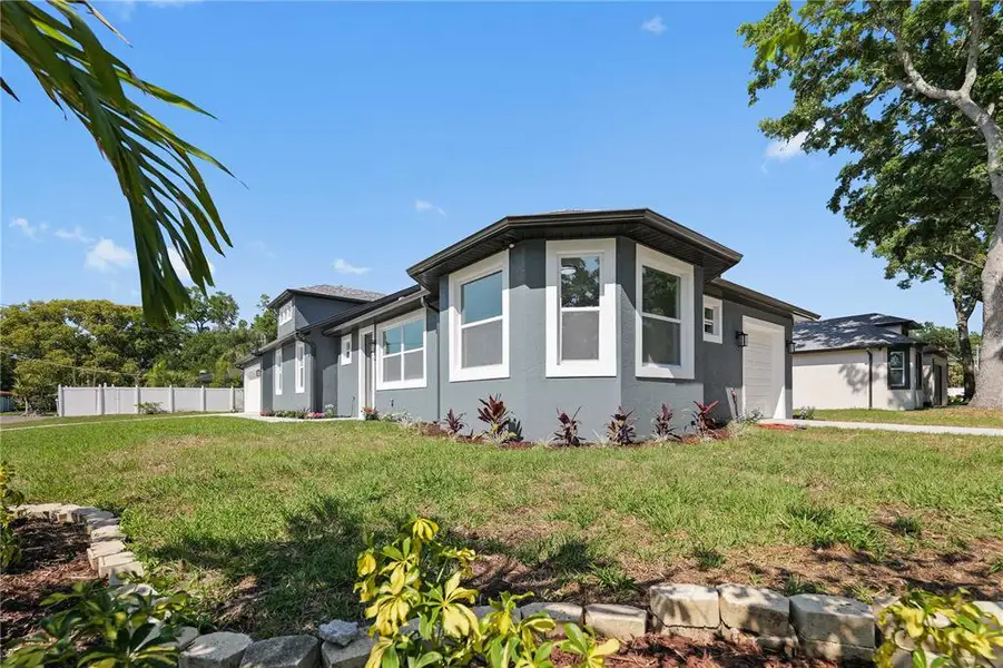 Exterior details and patio area of a home in , Tampa (Image 3).