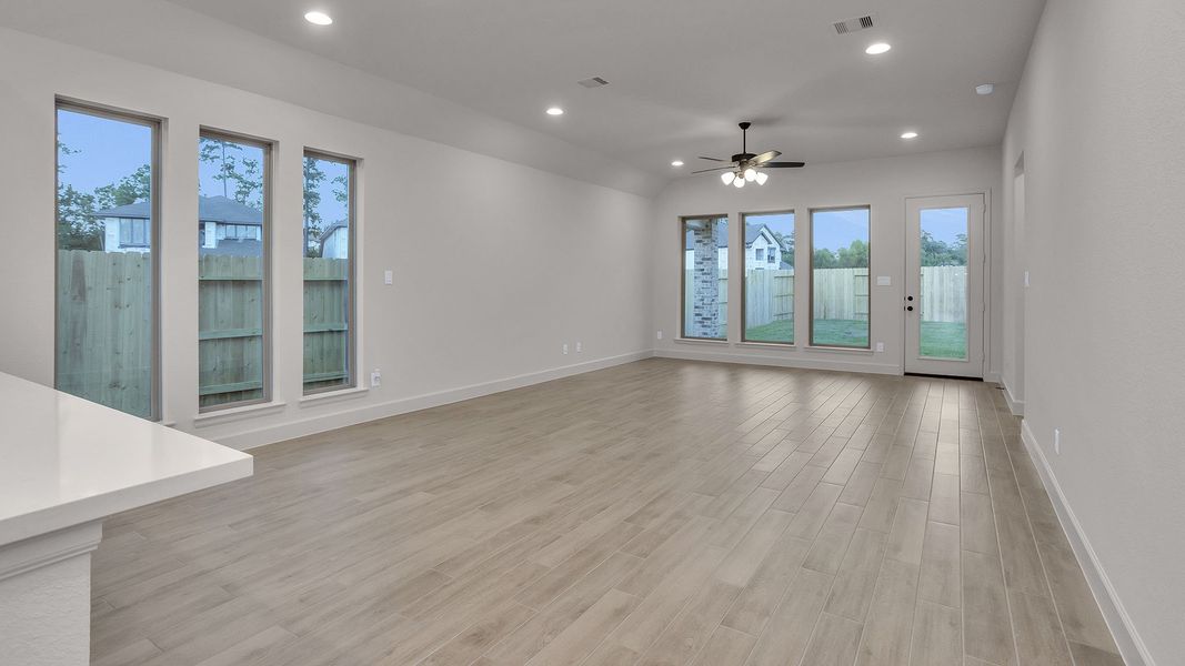 Spacious, unfurnished interior of a new home in Grand Central Park, Conroe (Image 24).