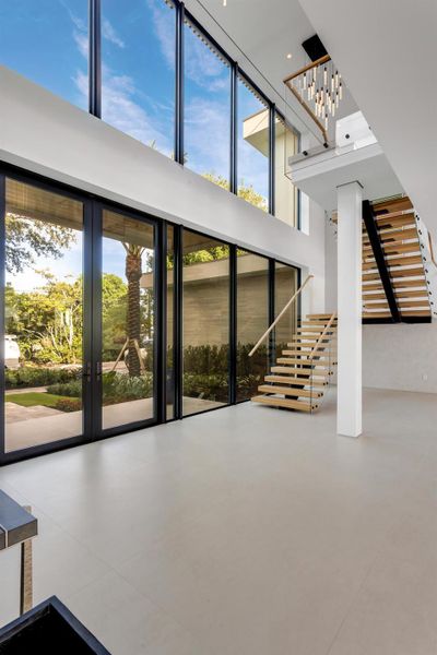 Spacious, unfurnished interior of a new home in , Lantana (Image 19).