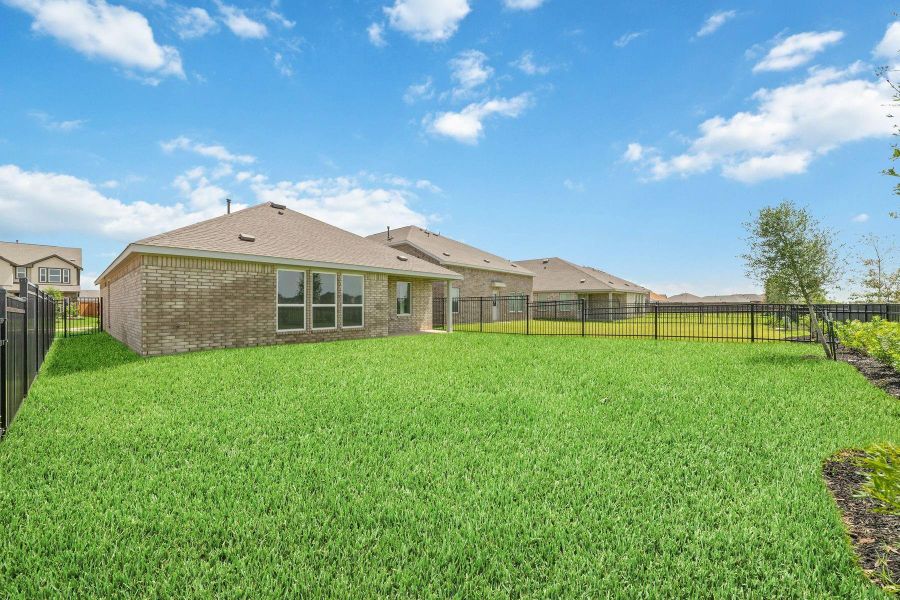 Exterior details and patio area of a home in , Katy (Image 21).