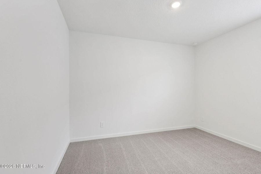 Spacious, unfurnished interior of a new home in Azalea Creek, Jacksonville (Image 26).