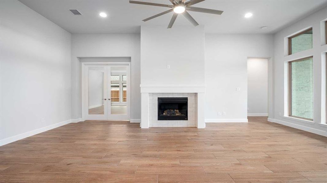 Spacious, unfurnished interior of a new home in Myrtle Creek 71', Waxahachie (Image 20). Spacious, unfurnished interior of a new home in Myrtle Creek 71', Waxahachie (Image 20).