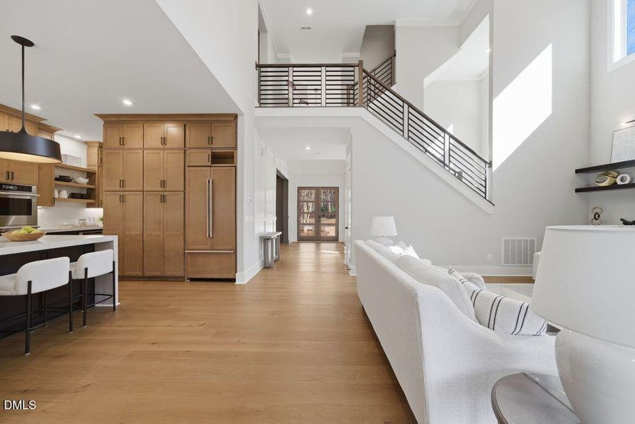 Facing front 459 Facing front 459