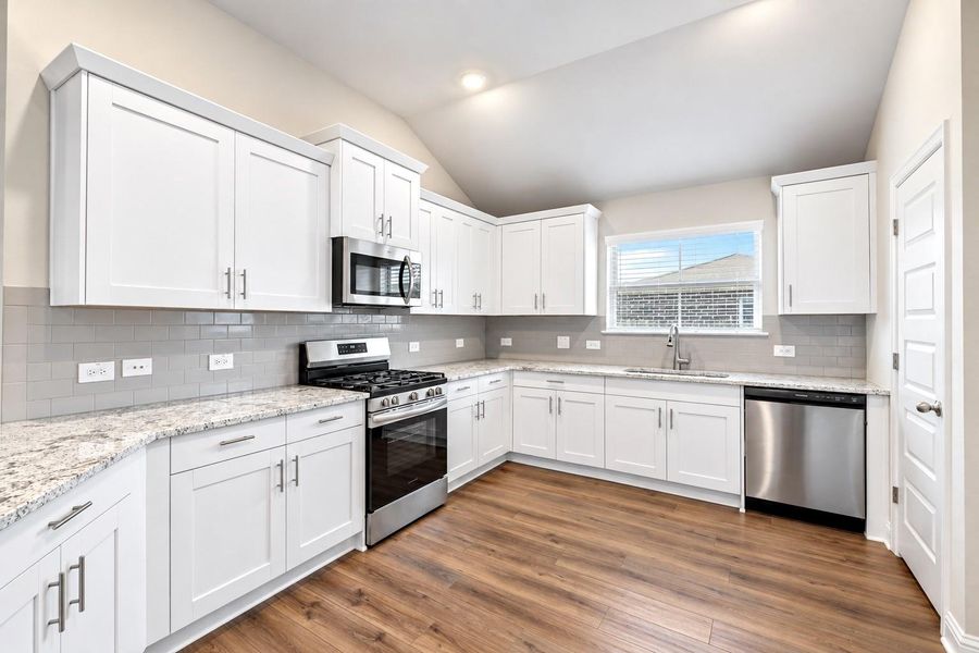 Furnished interior view inside a new home in Lago Mar, Texas City (Image 9).