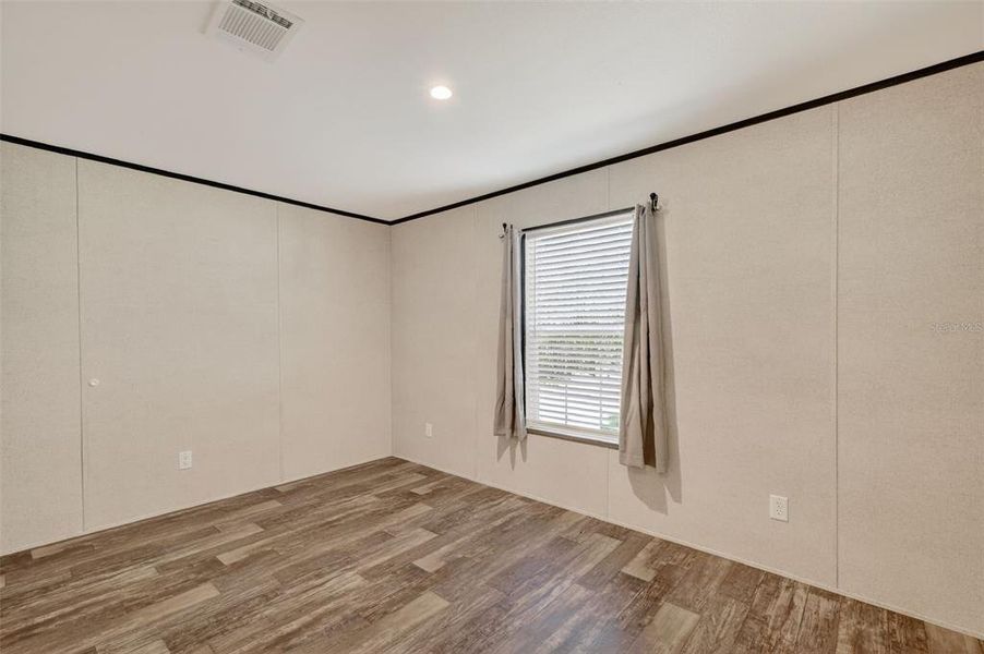 Spacious, unfurnished interior of a new home in , Bushnell (Image 11).