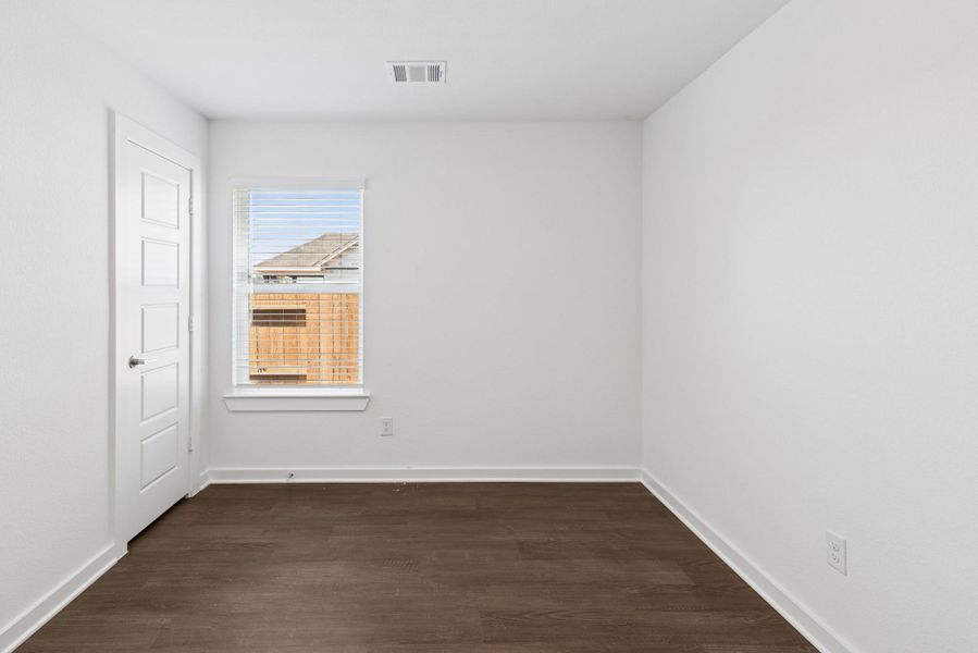 Spacious, unfurnished interior of a new home in Summerview, Fulshear (Image 17).