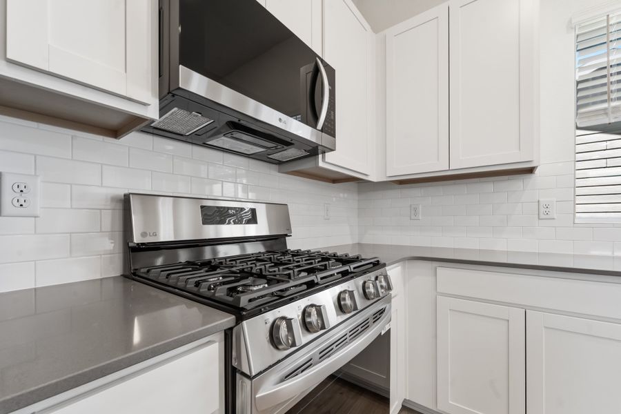 3905 Kenai St. - Kitchen Gas Stovetop 3905 Kenai St. - Kitchen Gas Stovetop