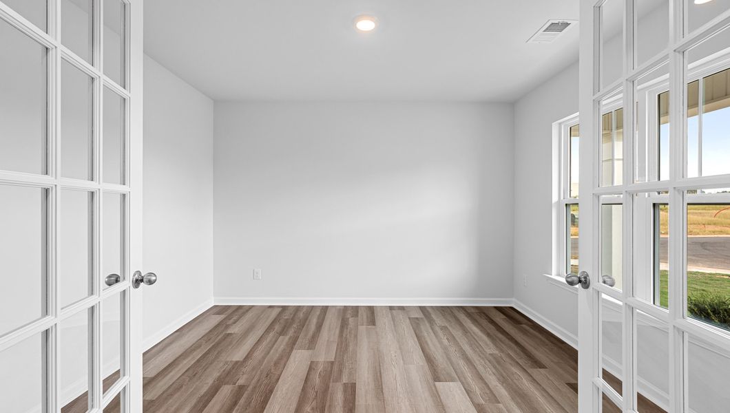 Spacious, unfurnished interior of a new home in Cedar Gap, Fountain Inn (Image 15).