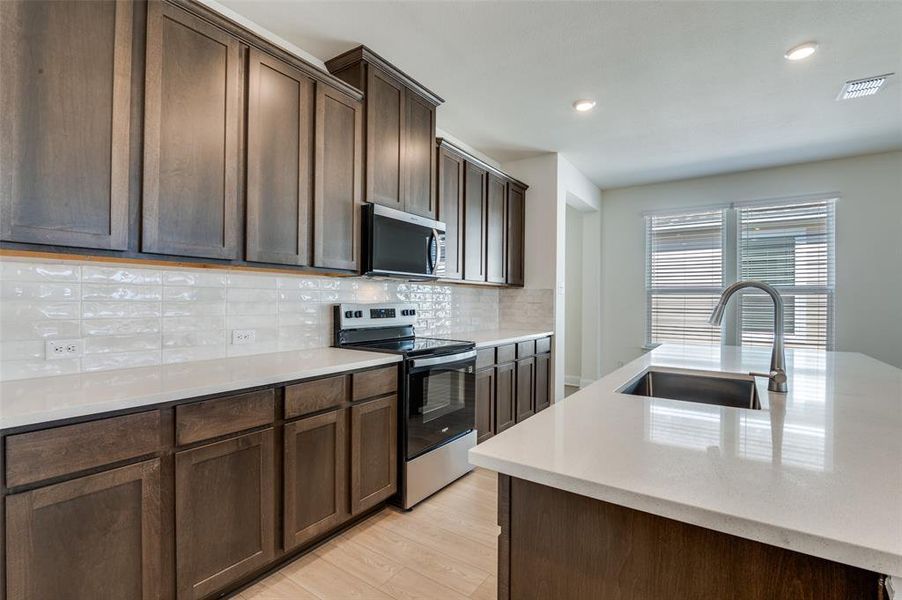 Furnished interior view inside a new home in Cottonwood Creek, Seagoville (Image 4). Furnished interior view inside a new home in Cottonwood Creek, Seagoville (Image 4).