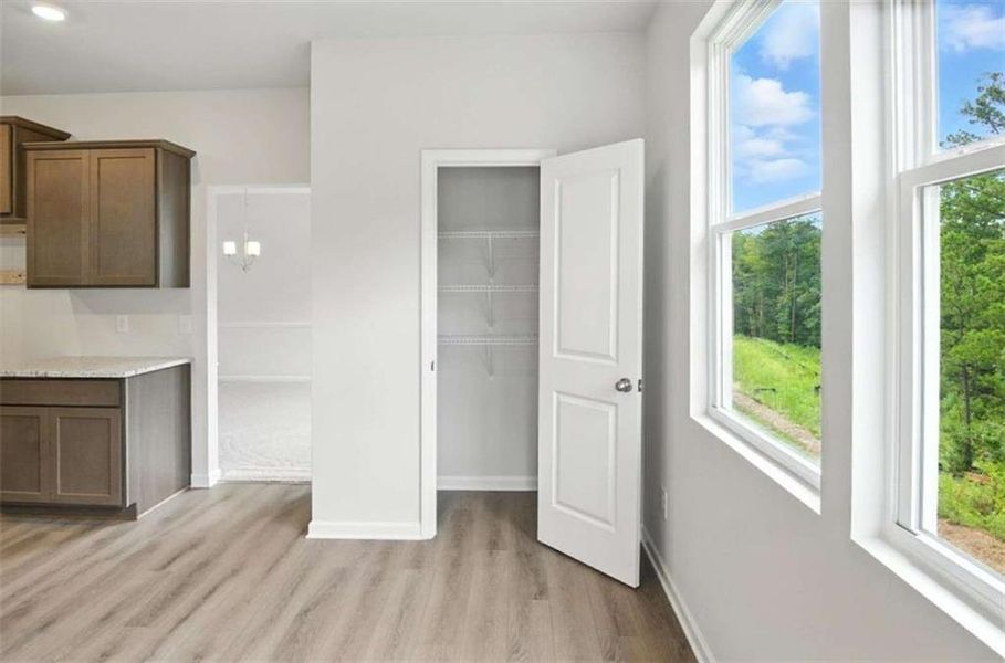 Spacious, unfurnished interior of a new home in Creekside Landing, Dallas (Image 17).