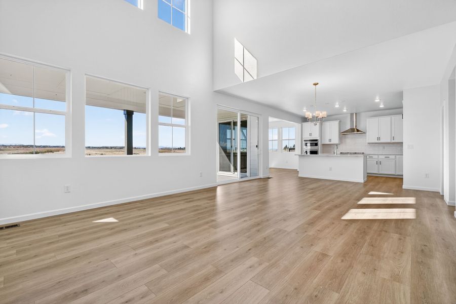 Spacious, unfurnished interior of a new home in Macanta, Castle Rock (Image 10).