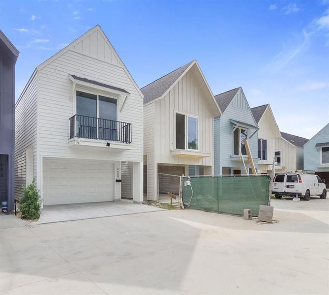 Welcome to 405 Alvia Run Lane — a stunning modern home with an inviting façade, manicured lawn, and stylish entryway that immediately showcases its curb appeal and contemporary charm. Welcome to 405 Alvia Run Lane — a stunning modern home with an inviting façade, manicured lawn, and stylish entryway that immediately showcases its curb appeal and contemporary charm.