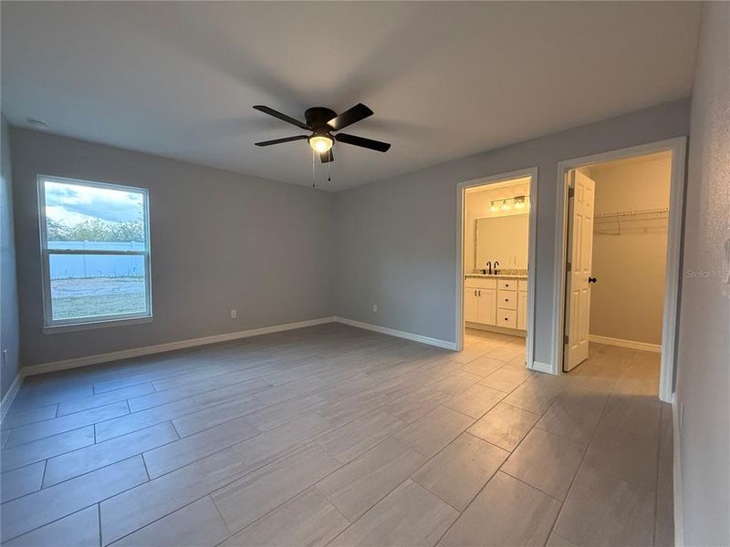 Spacious, unfurnished interior of a new home in , Dunnellon (Image 11).
